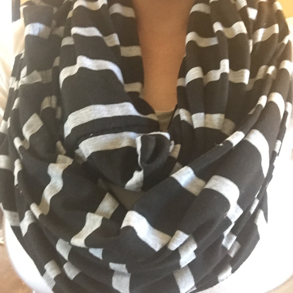 Scarf/nursing cover